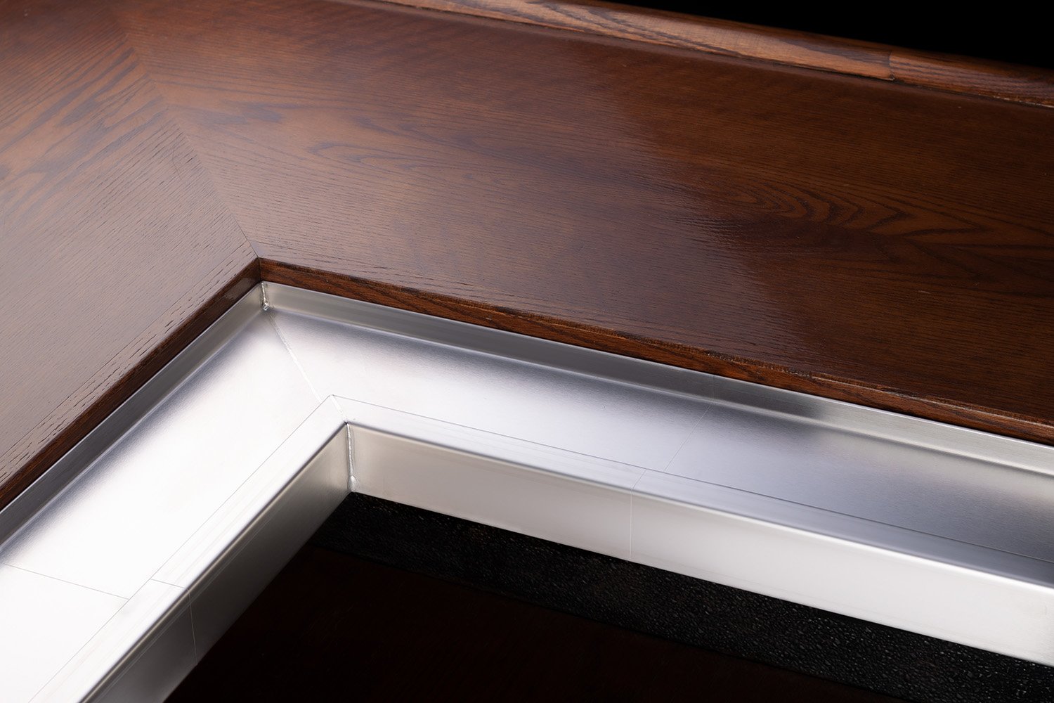 Guide To Buying & Installing Drink Rail