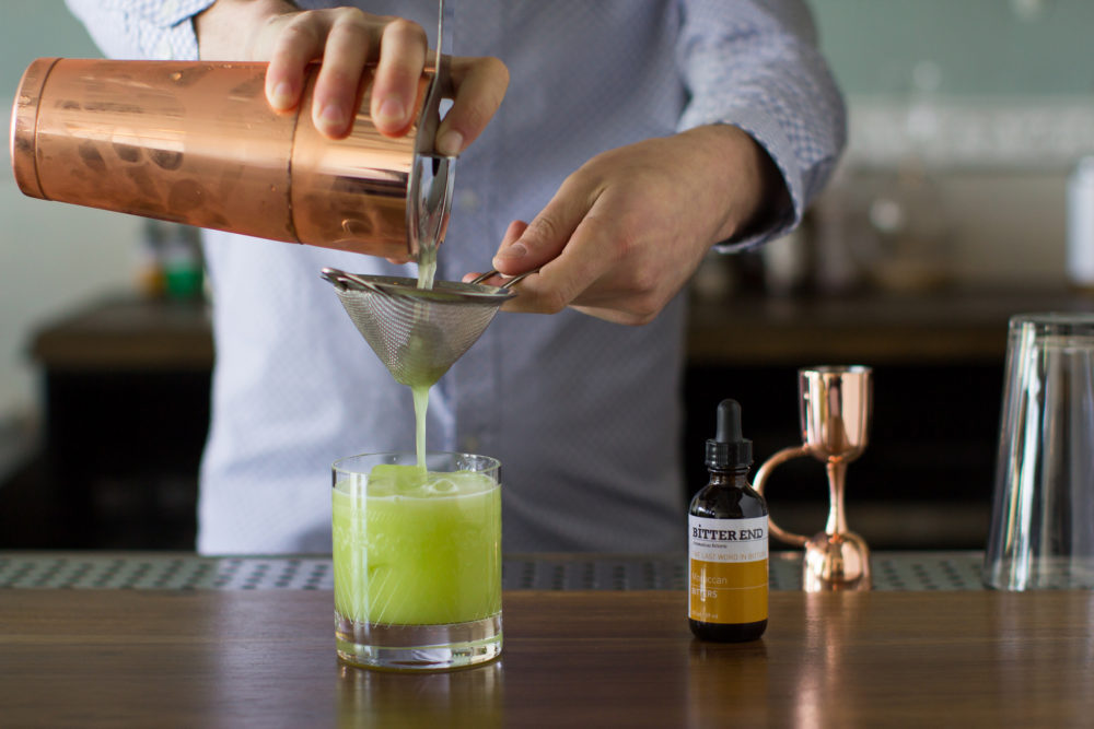 When to Shake & When to Stir Your Cocktail
